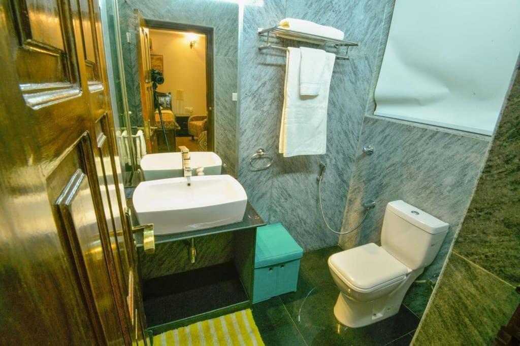 Villa Nazuri W Caretaker Candolim Eksteriør bilde