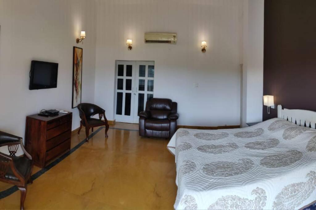 Villa Nazuri W Caretaker Candolim Eksteriør bilde